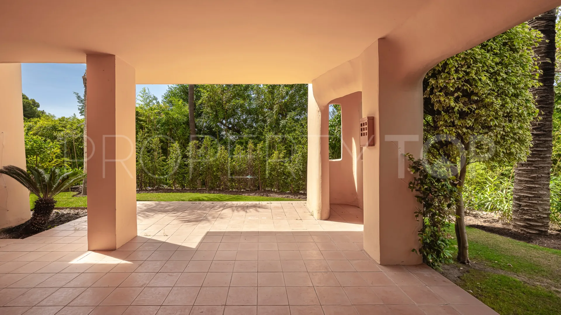 Ground floor apartment with 2 bedrooms for sale in Mansion Club