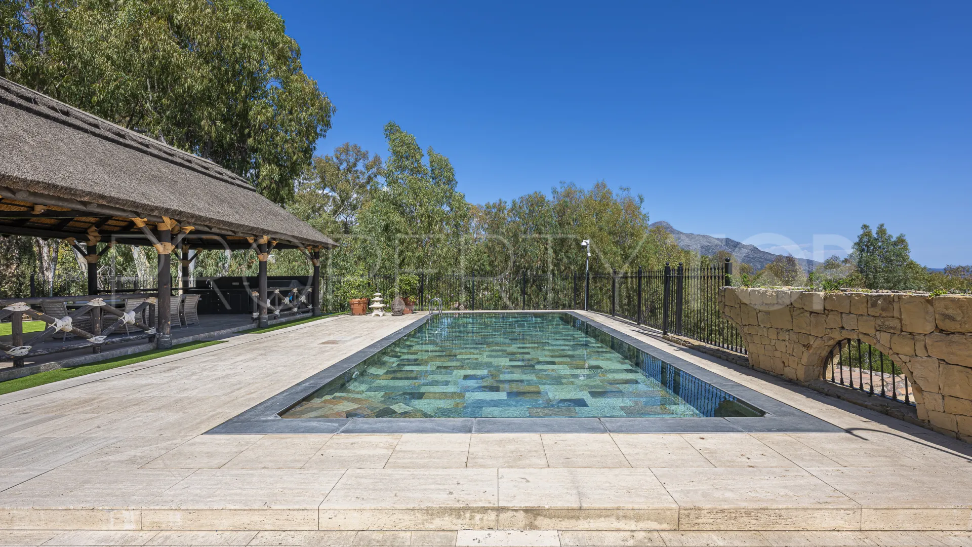 Villa for sale in El Herrojo with 7 bedrooms