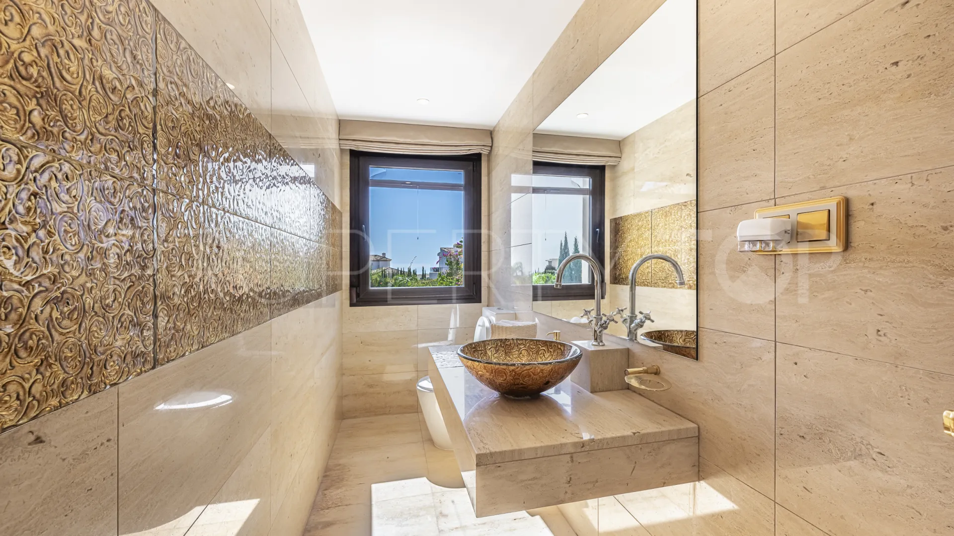 Villa for sale in El Herrojo with 7 bedrooms