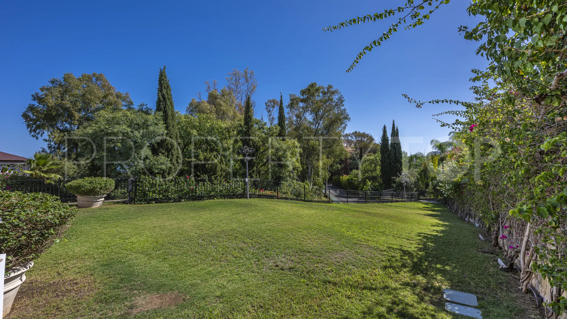 Villa for sale in El Herrojo with 7 bedrooms
