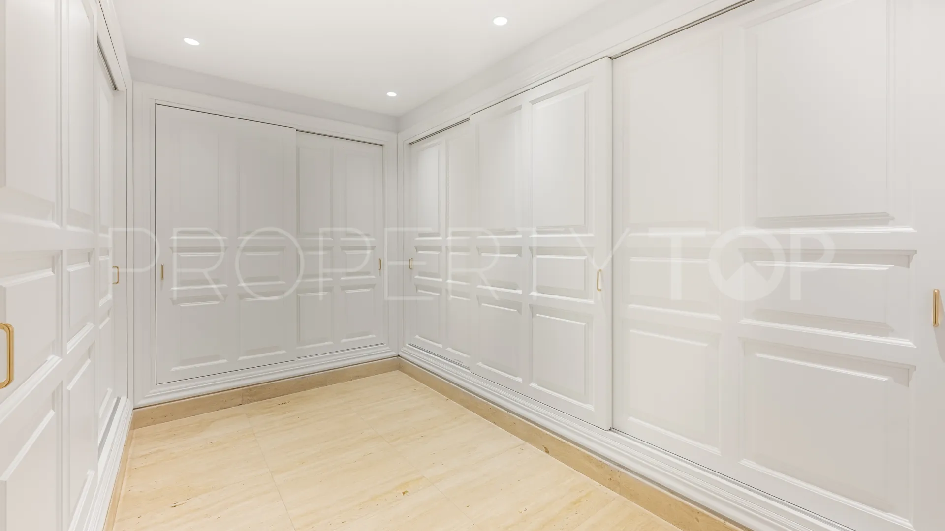 Villa for sale in El Herrojo with 7 bedrooms