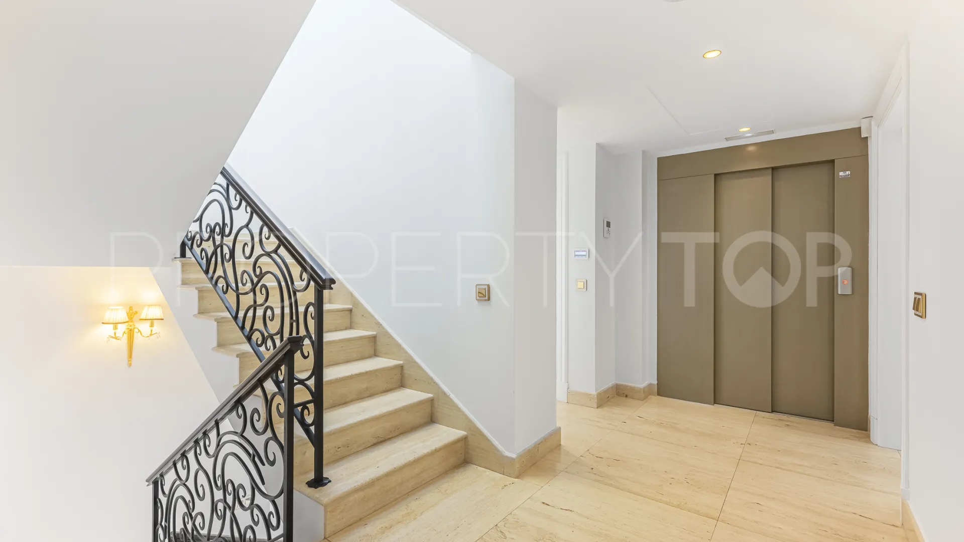 Villa for sale in El Herrojo with 7 bedrooms