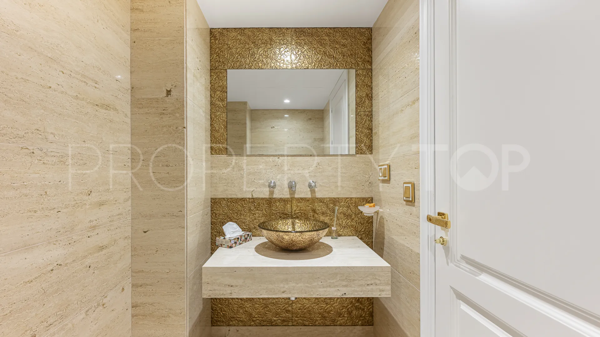 Villa for sale in El Herrojo with 7 bedrooms
