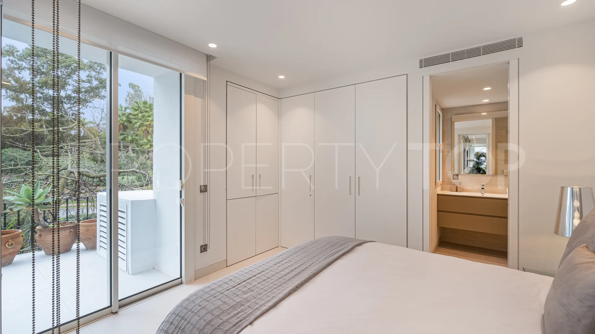 Marina Puente Romano 3 bedrooms apartment for sale
