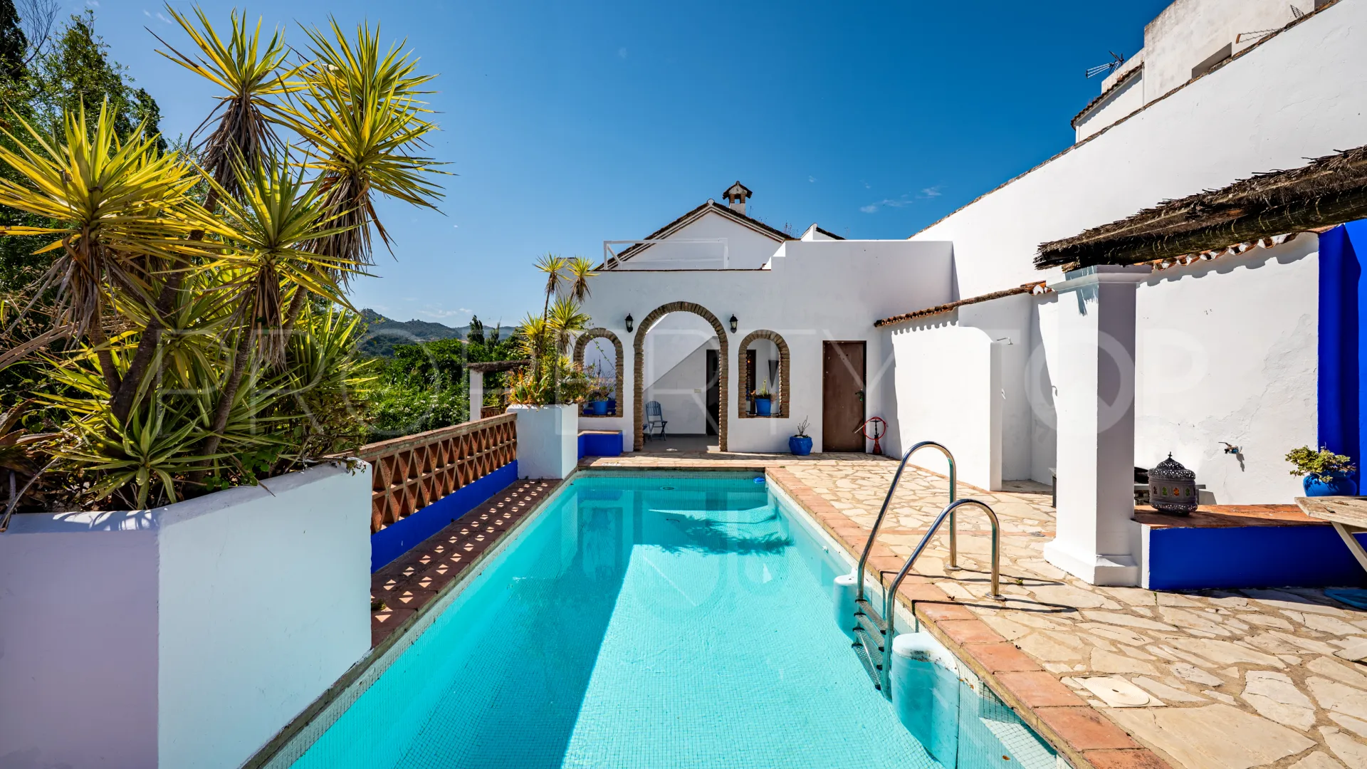 Cortes de la Frontera, adosado con 9 dormitorios en venta