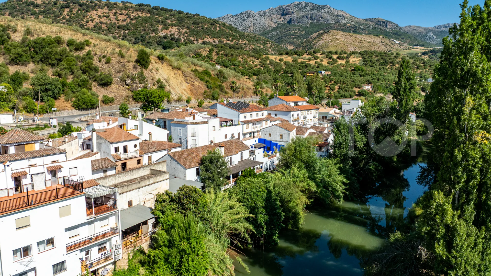 Cortes de la Frontera, adosado con 9 dormitorios en venta