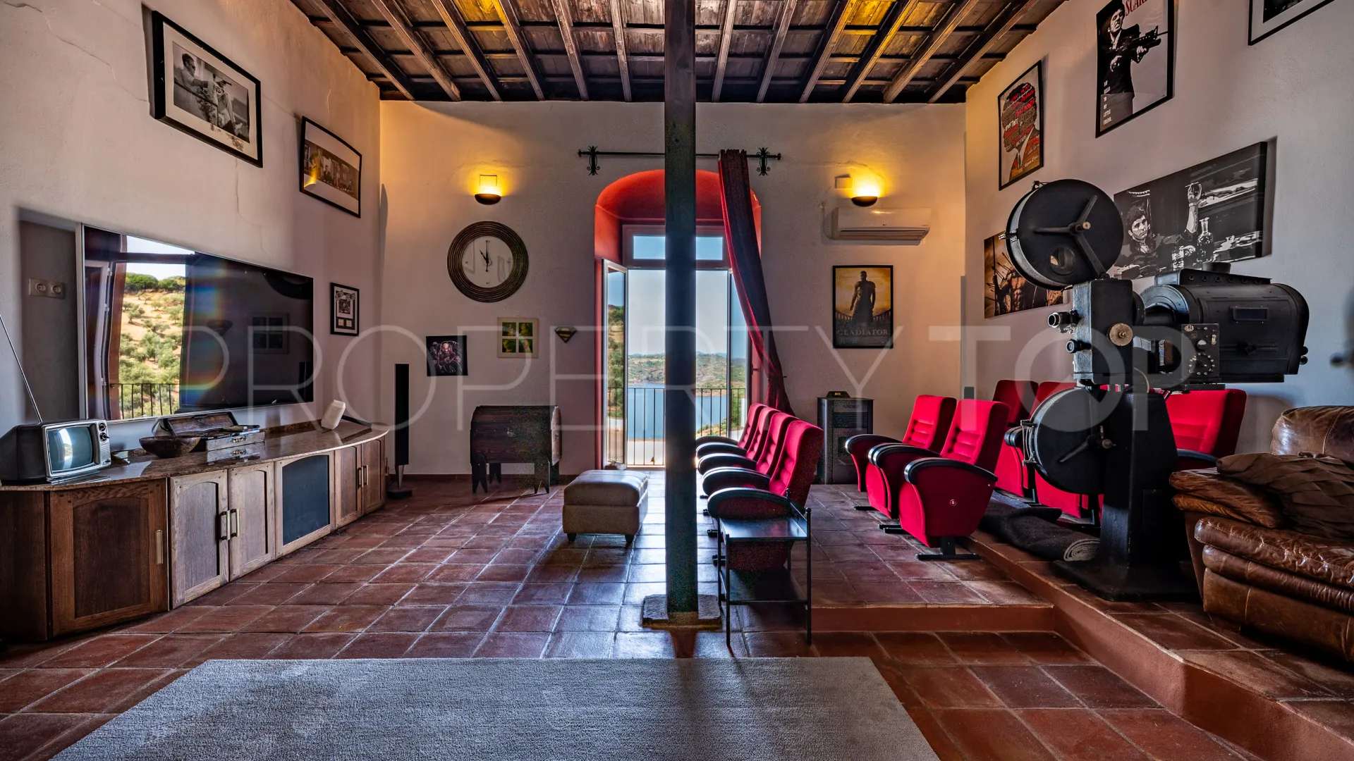 Hacienda de 19 dormitorios en venta en Montoro