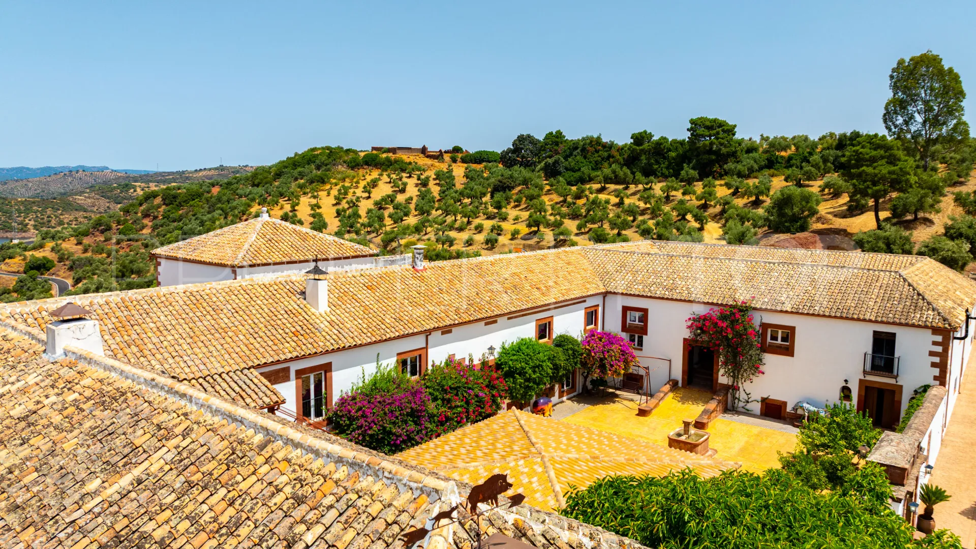 Hacienda de 19 dormitorios en venta en Montoro