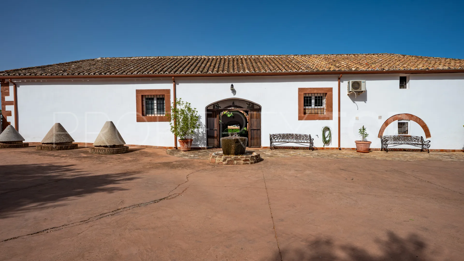 Hacienda de 19 dormitorios en venta en Montoro