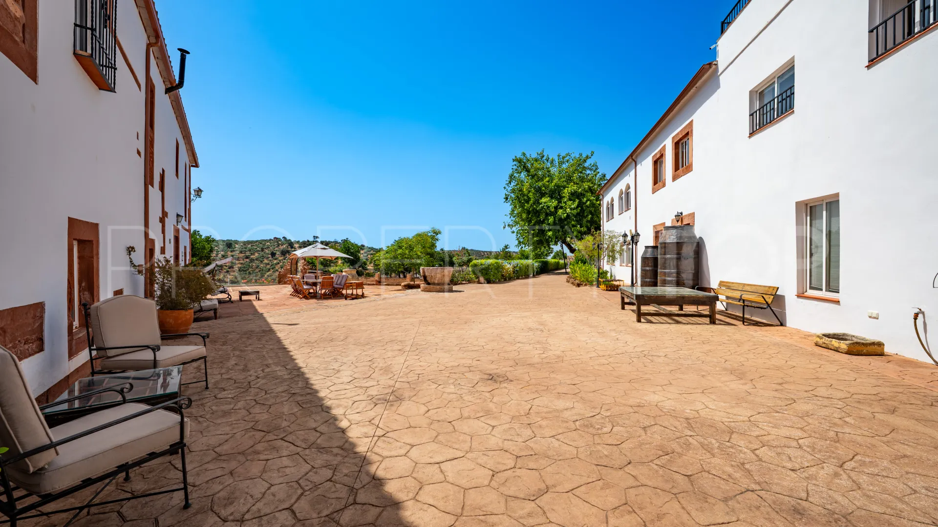 Hacienda de 19 dormitorios en venta en Montoro