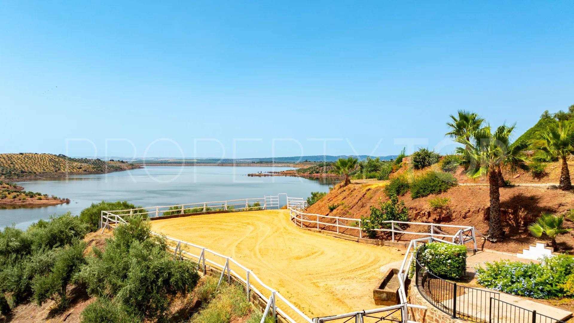 Hacienda de 19 dormitorios en venta en Montoro