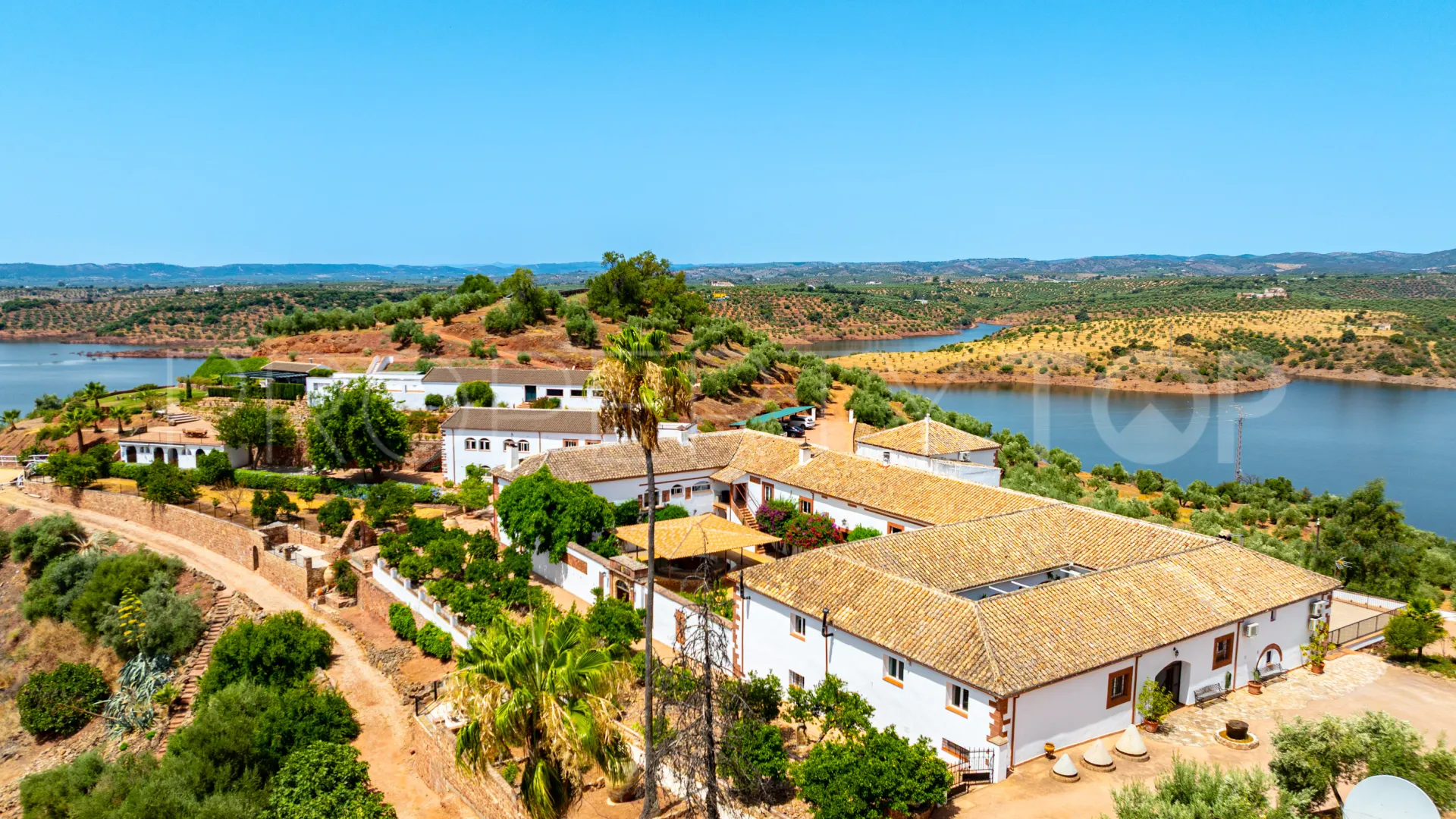 Hacienda de 19 dormitorios en venta en Montoro