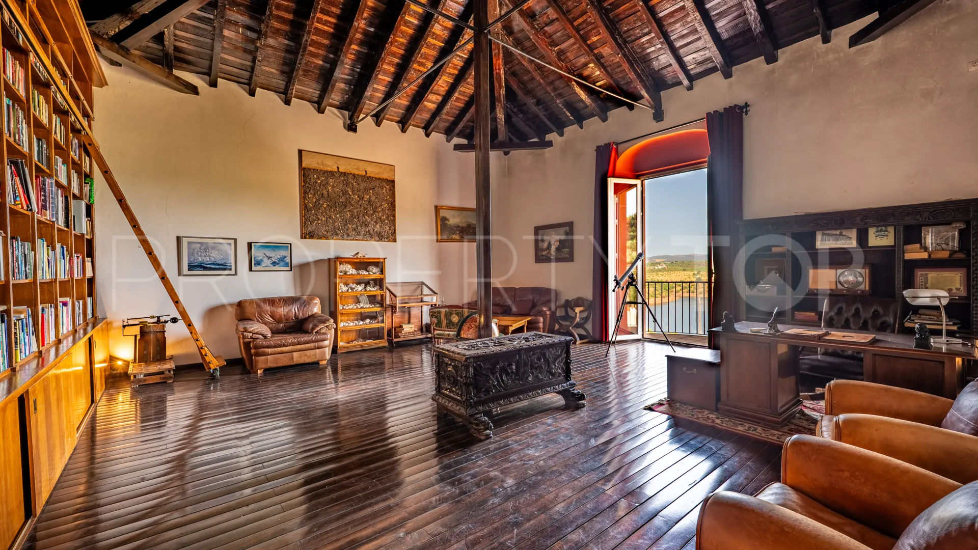 Hacienda de 19 dormitorios en venta en Montoro