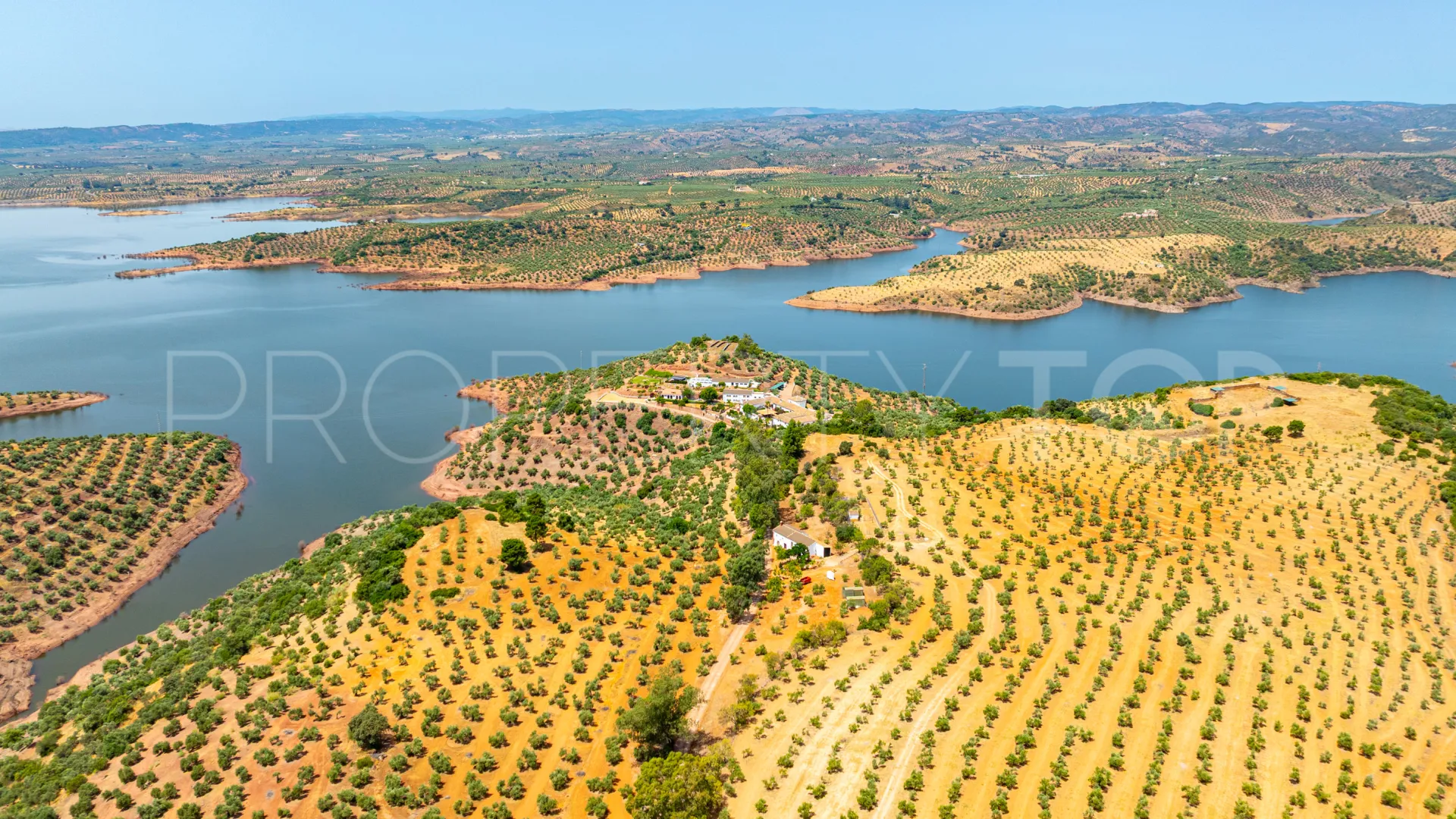 Hacienda de 19 dormitorios en venta en Montoro