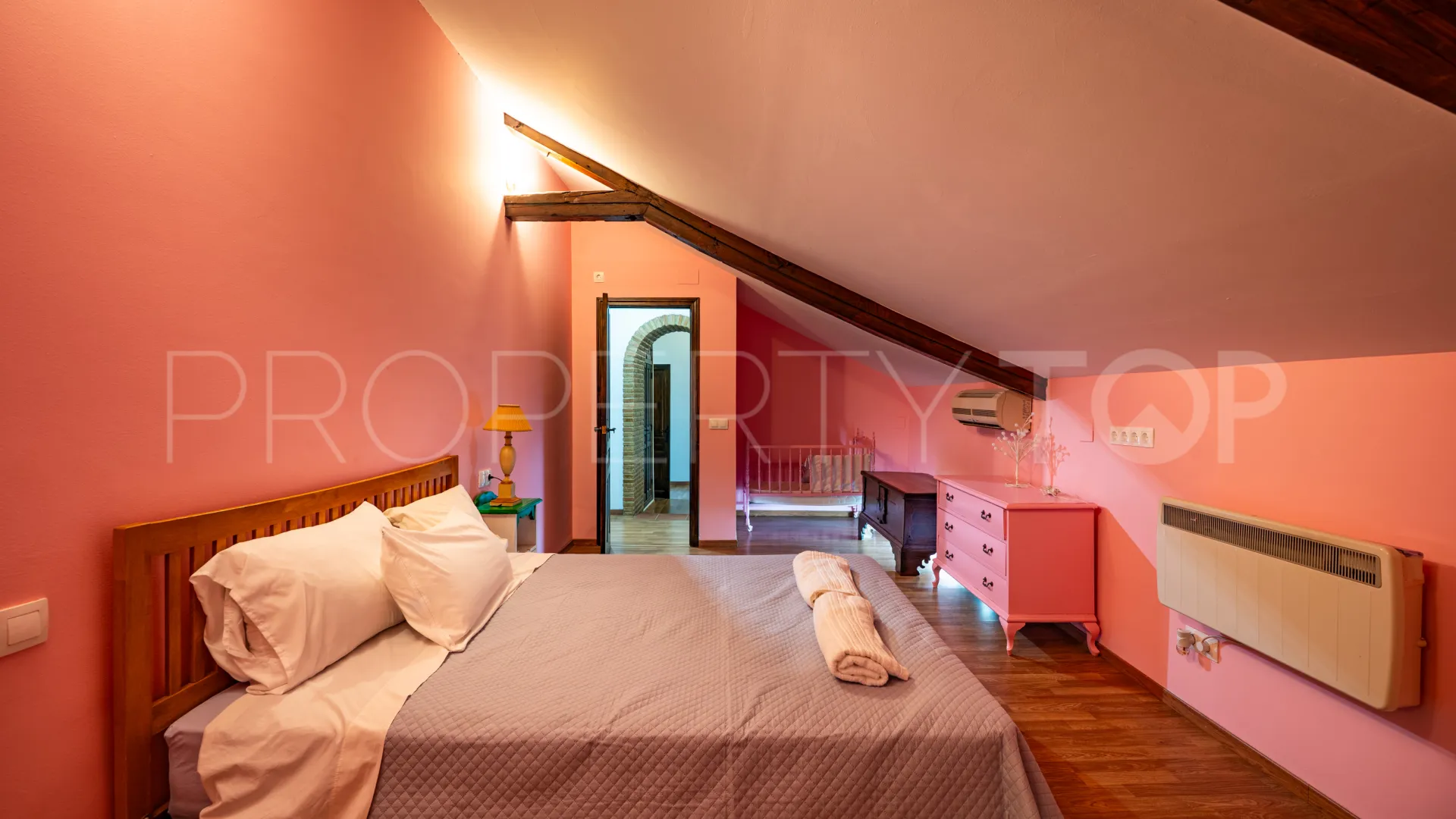 Hacienda de 19 dormitorios en venta en Montoro