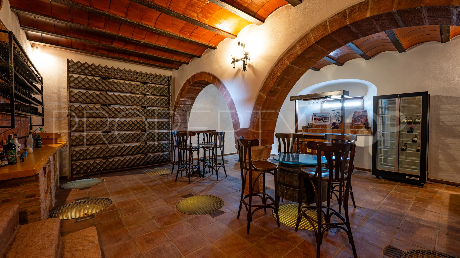 Hacienda de 19 dormitorios en venta en Montoro