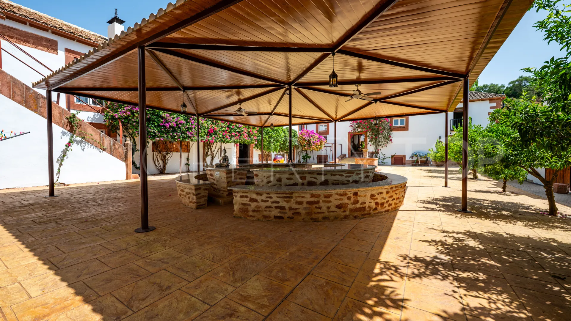 Hacienda de 19 dormitorios en venta en Montoro