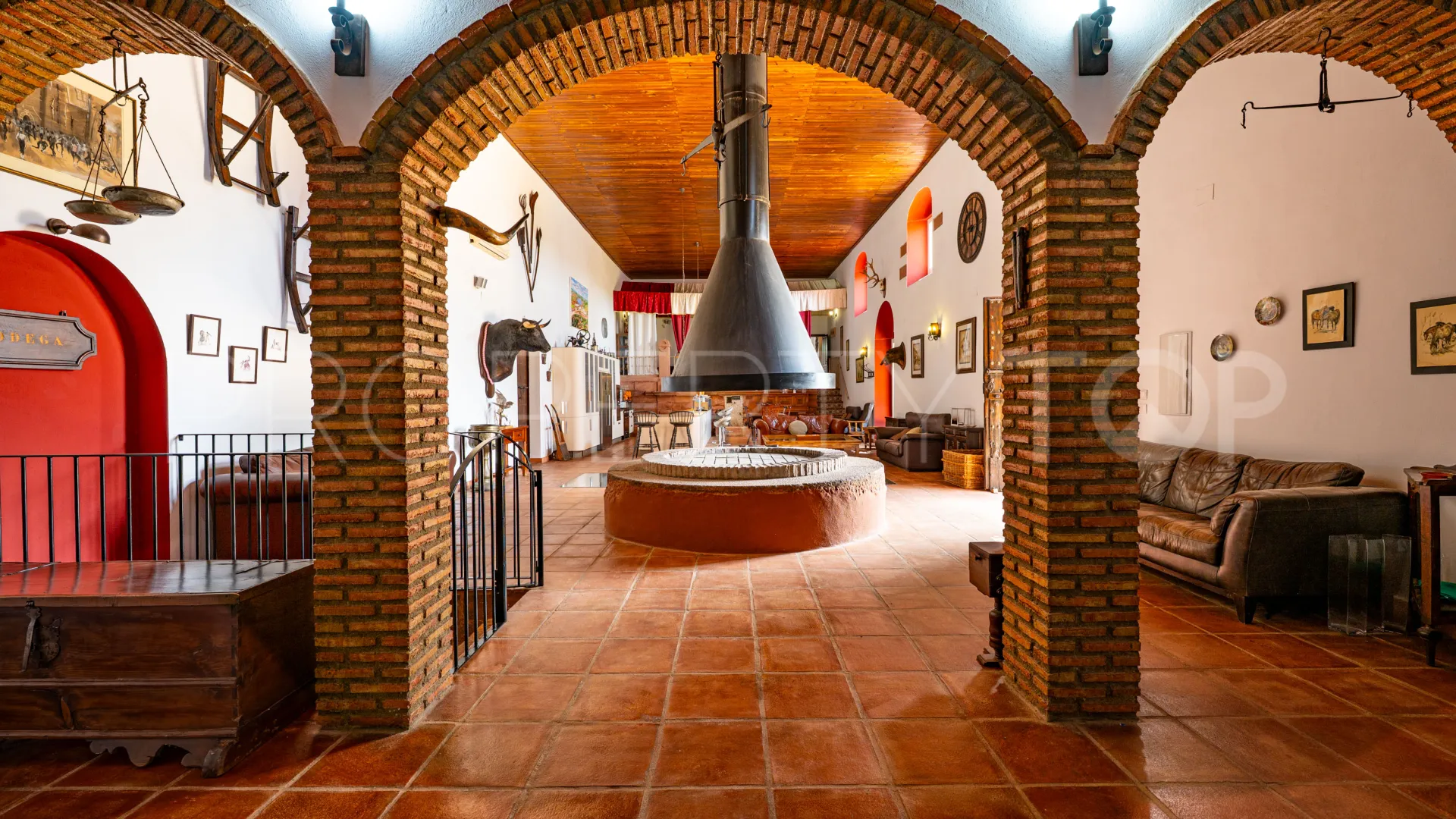 Hacienda de 19 dormitorios en venta en Montoro