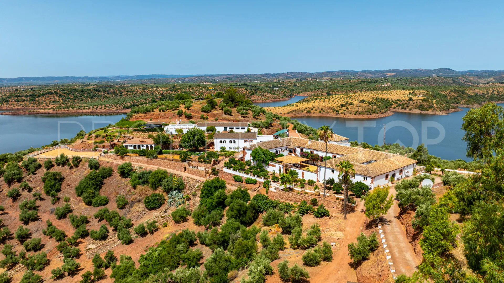Hacienda de 19 dormitorios en venta en Montoro