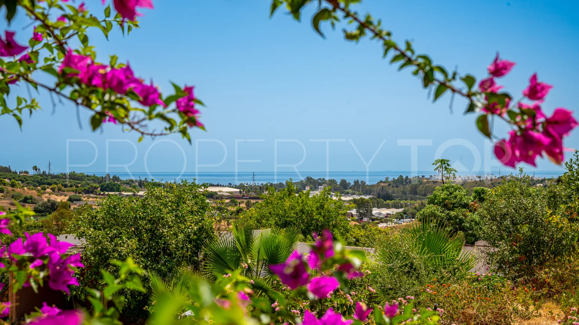 Se vende casa de campo de 5 dormitorios en Estepona