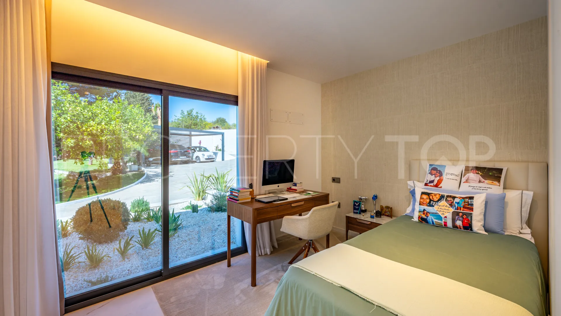 Se vende casa de campo de 5 dormitorios en Estepona