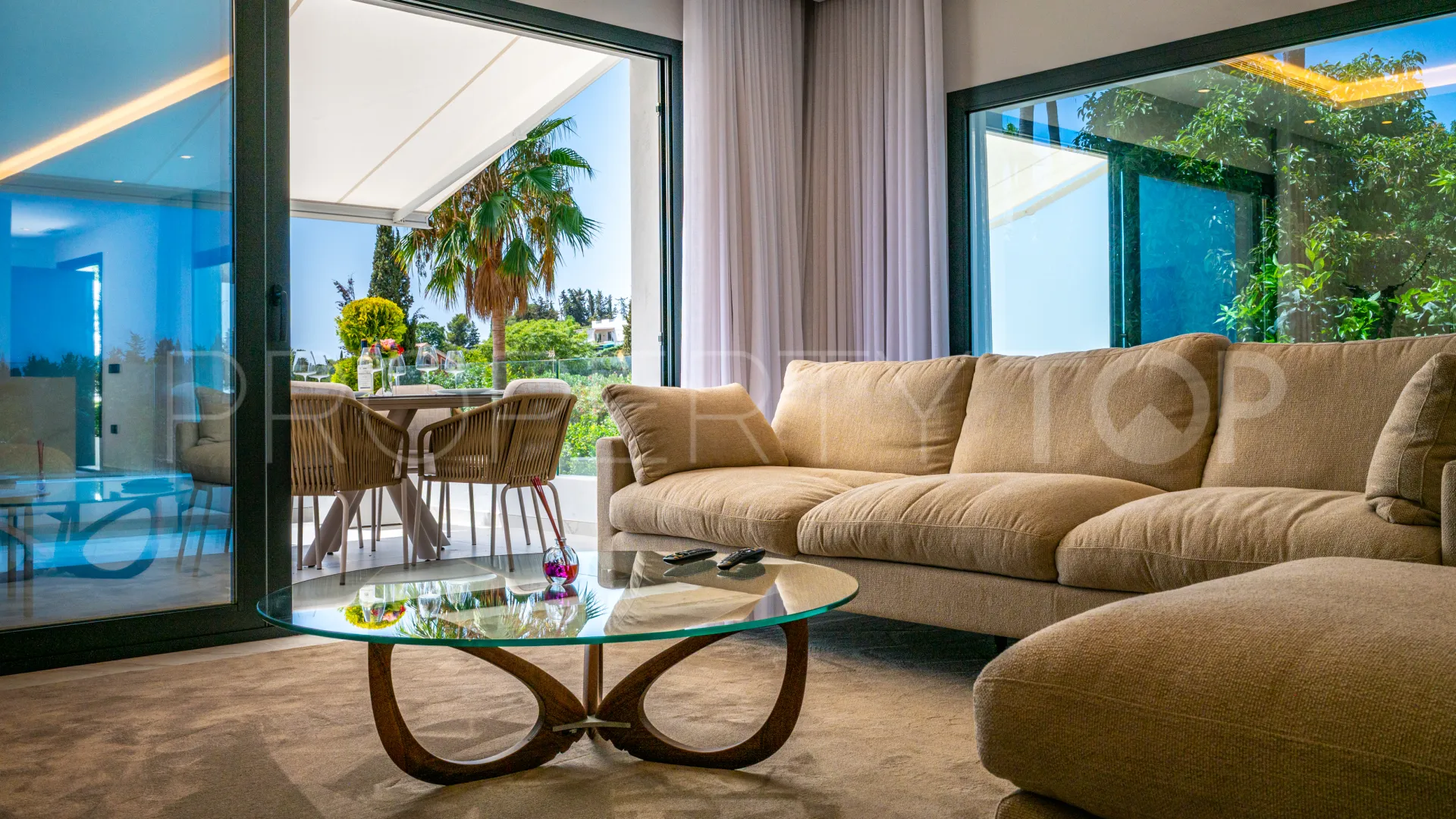 Se vende casa de campo de 5 dormitorios en Estepona