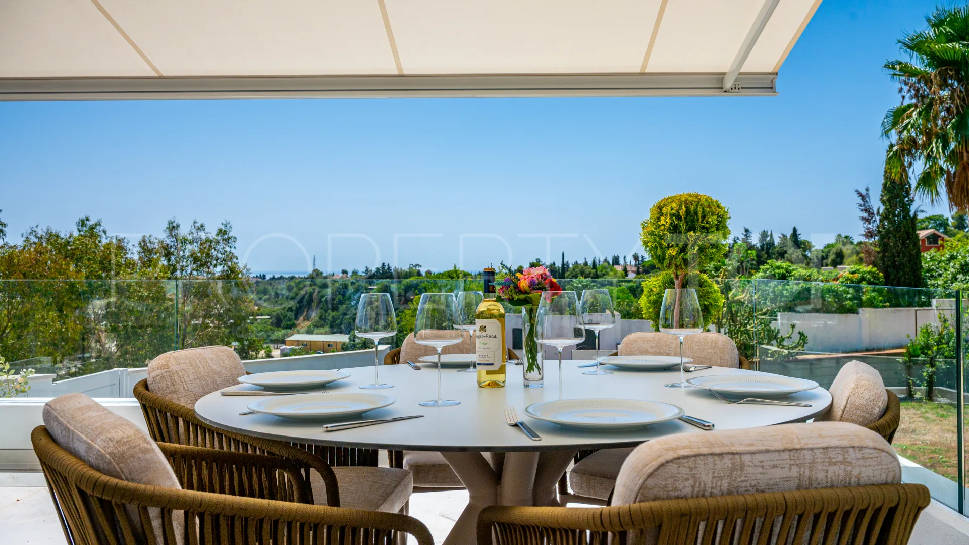 Se vende casa de campo de 5 dormitorios en Estepona