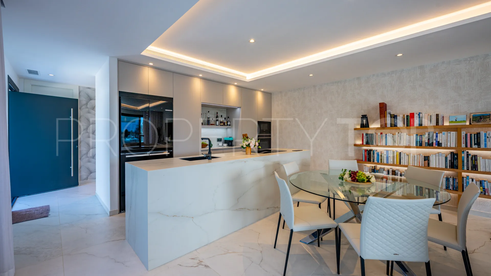 Se vende casa de campo de 5 dormitorios en Estepona