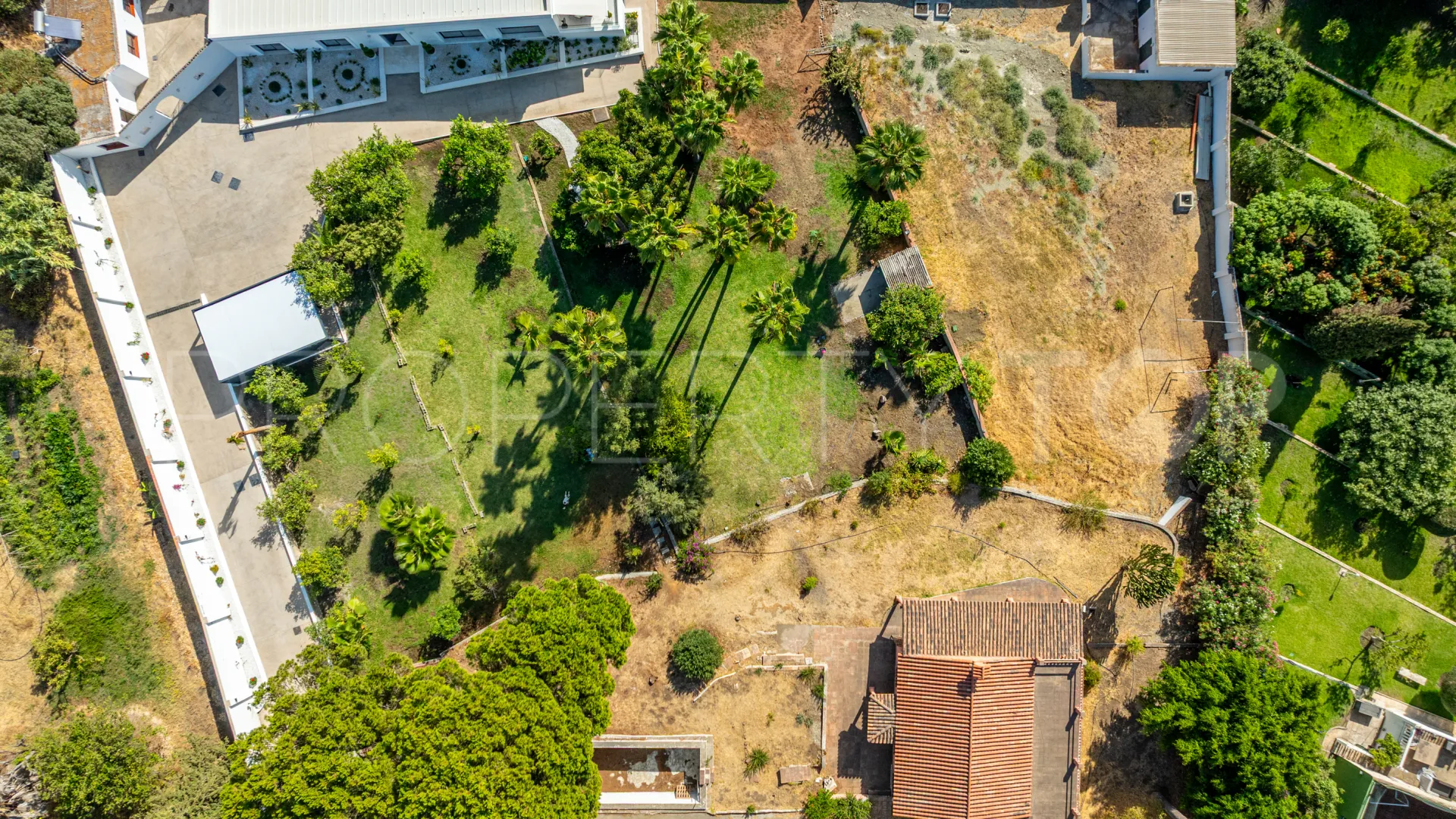 Se vende casa de campo de 5 dormitorios en Estepona