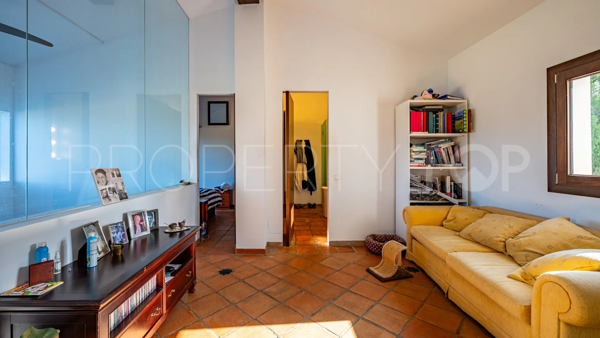Buy country house in Ronda with 8 bedrooms