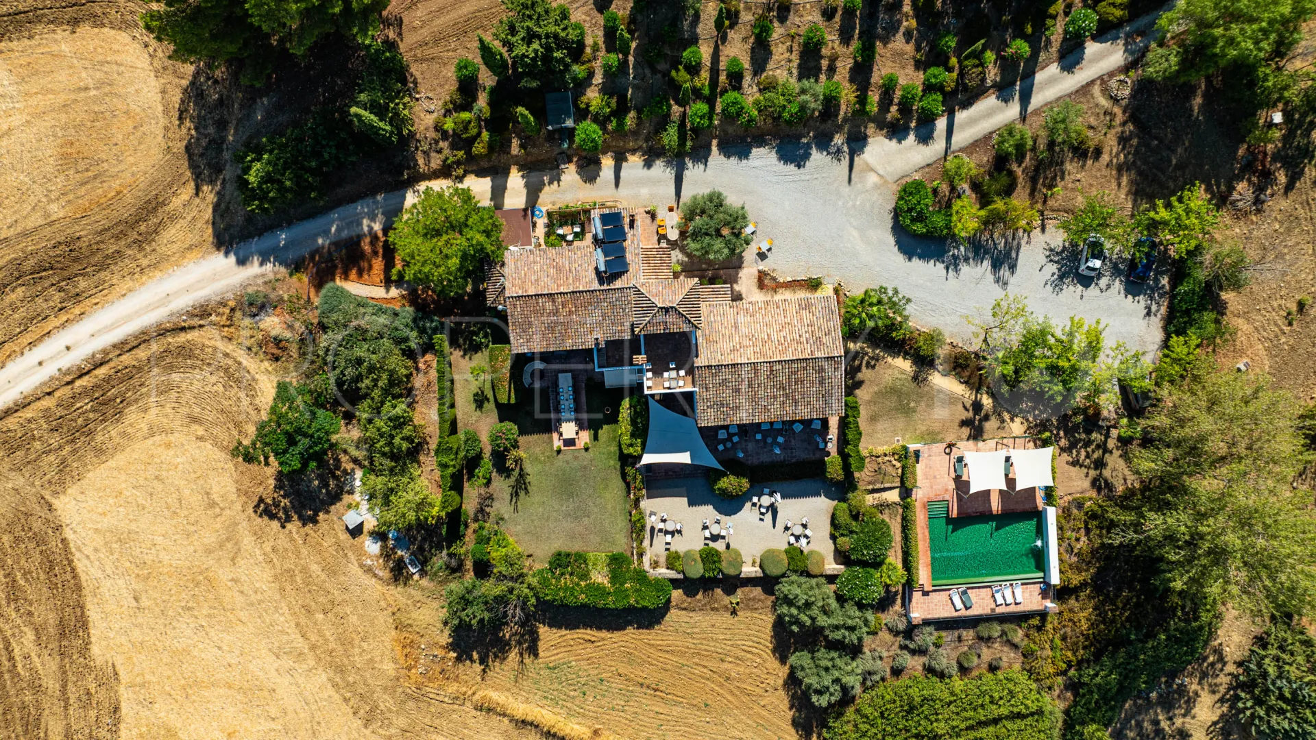 Buy country house in Ronda with 8 bedrooms
