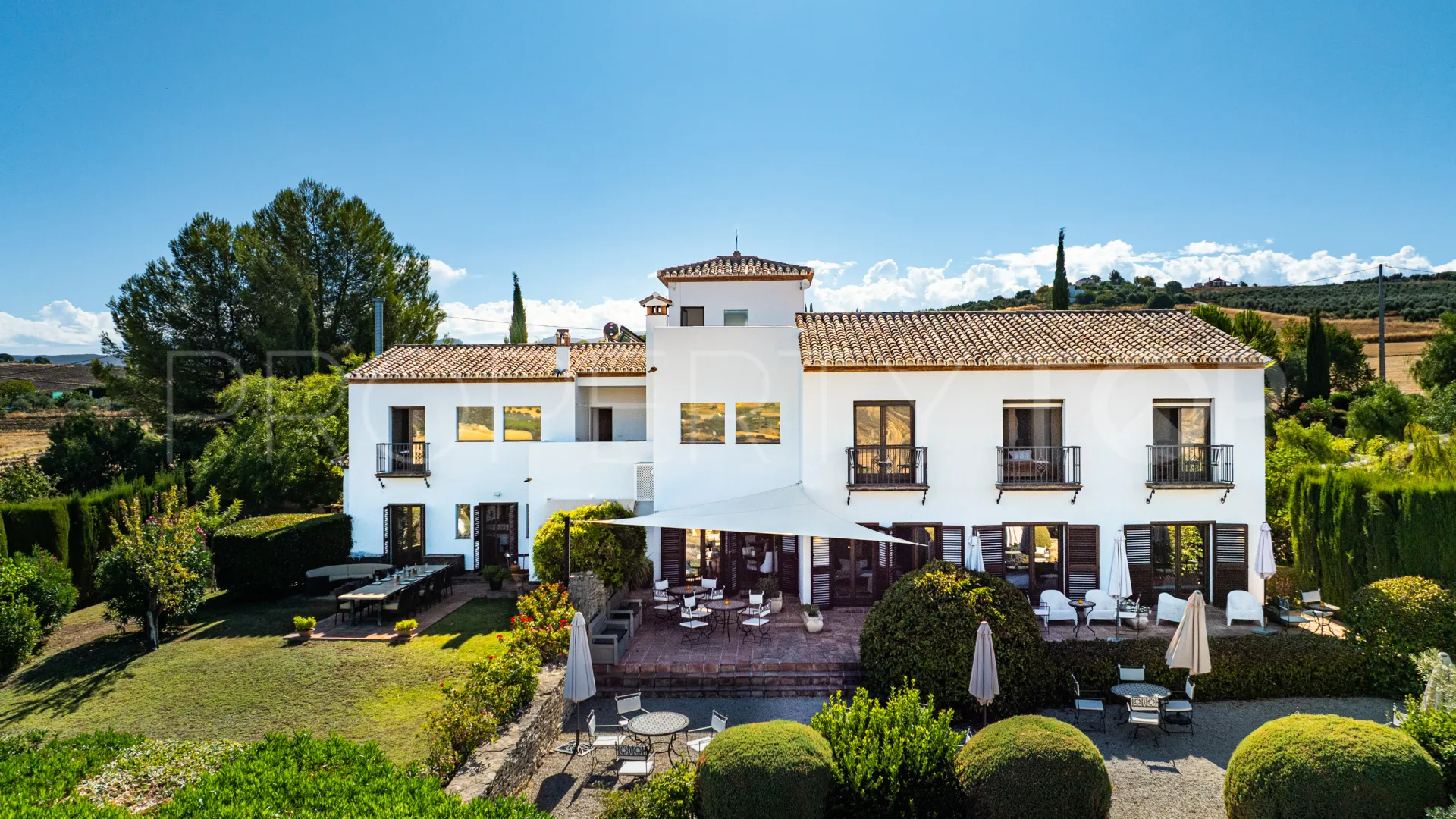 Buy country house in Ronda with 8 bedrooms