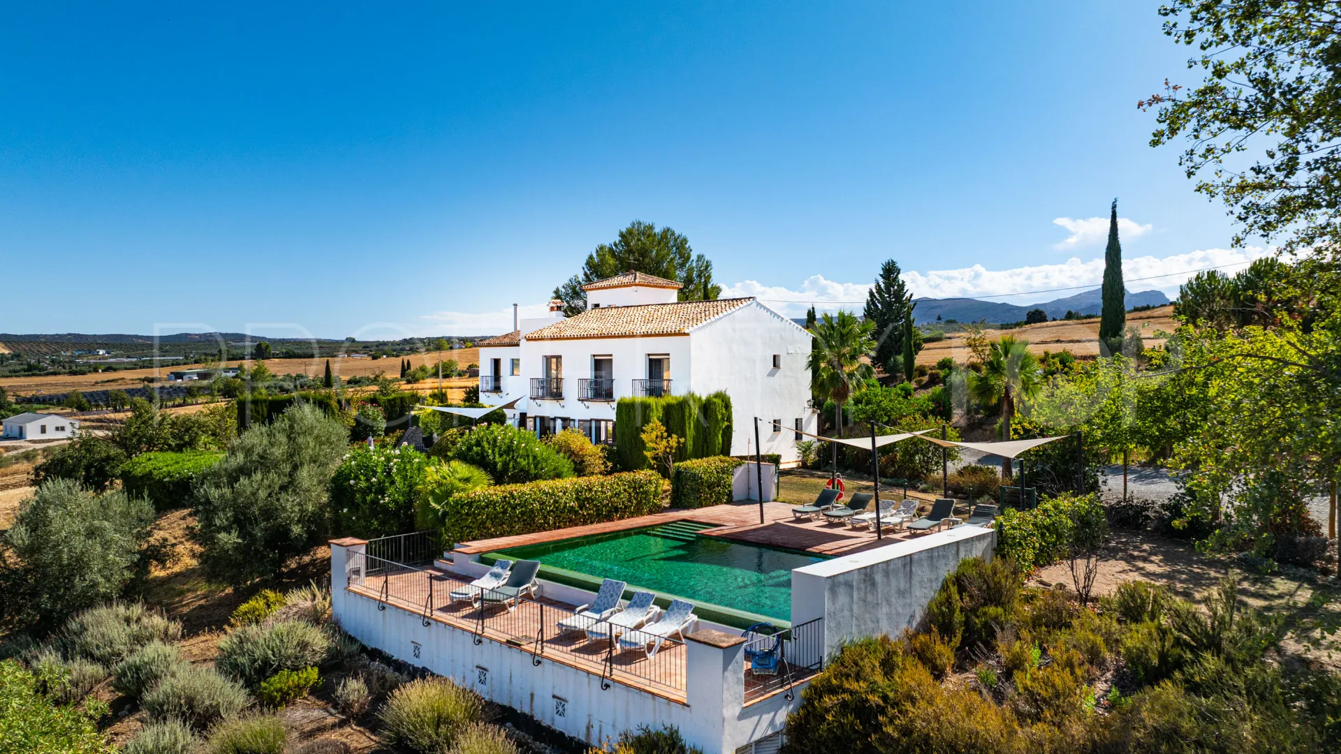 Buy country house in Ronda with 8 bedrooms