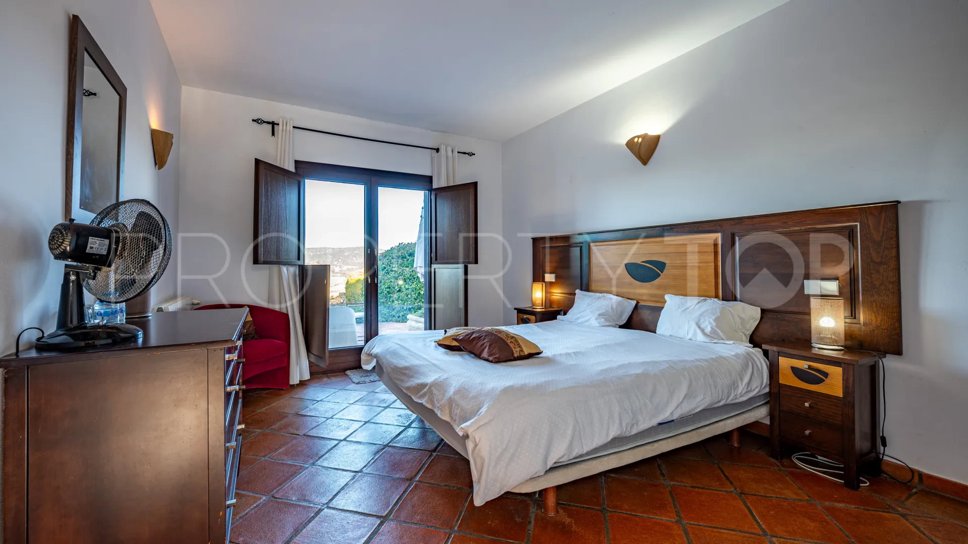 Buy country house in Ronda with 8 bedrooms