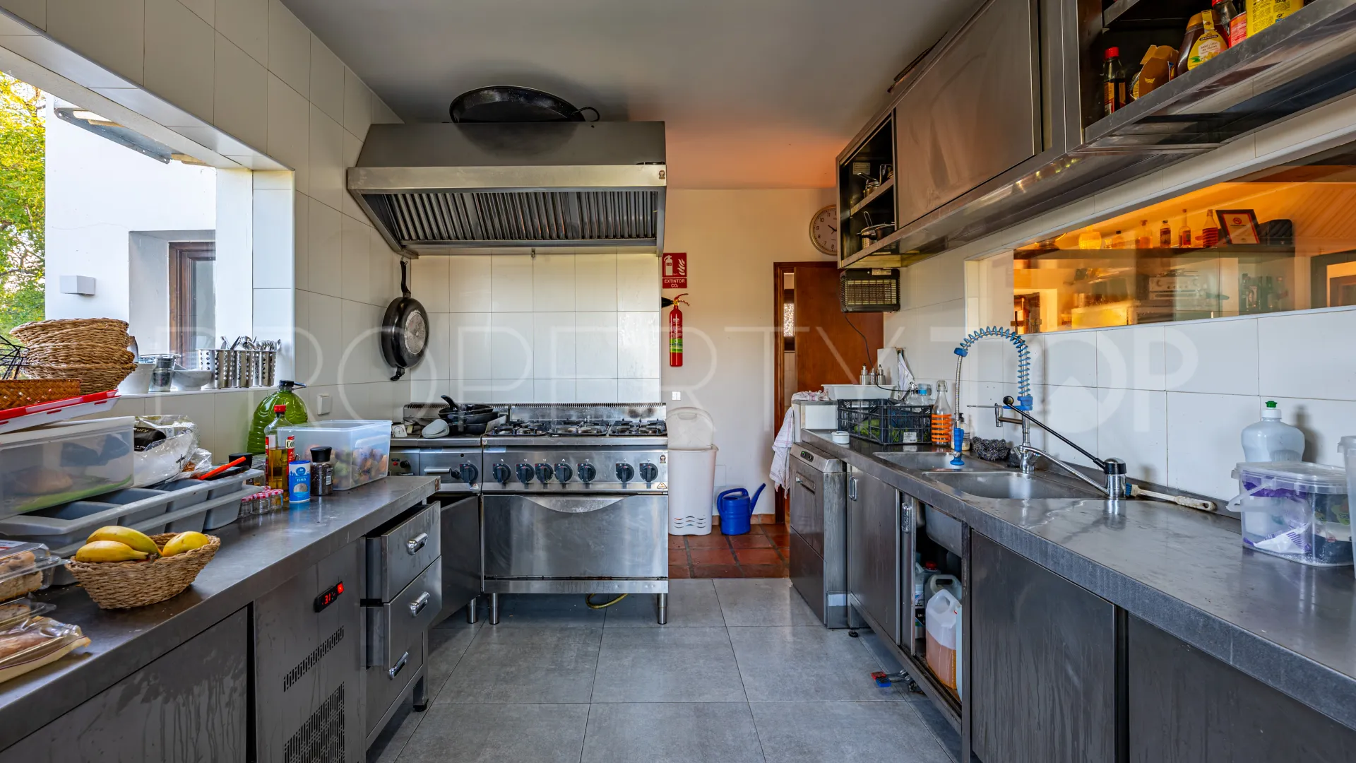 Buy country house in Ronda with 8 bedrooms