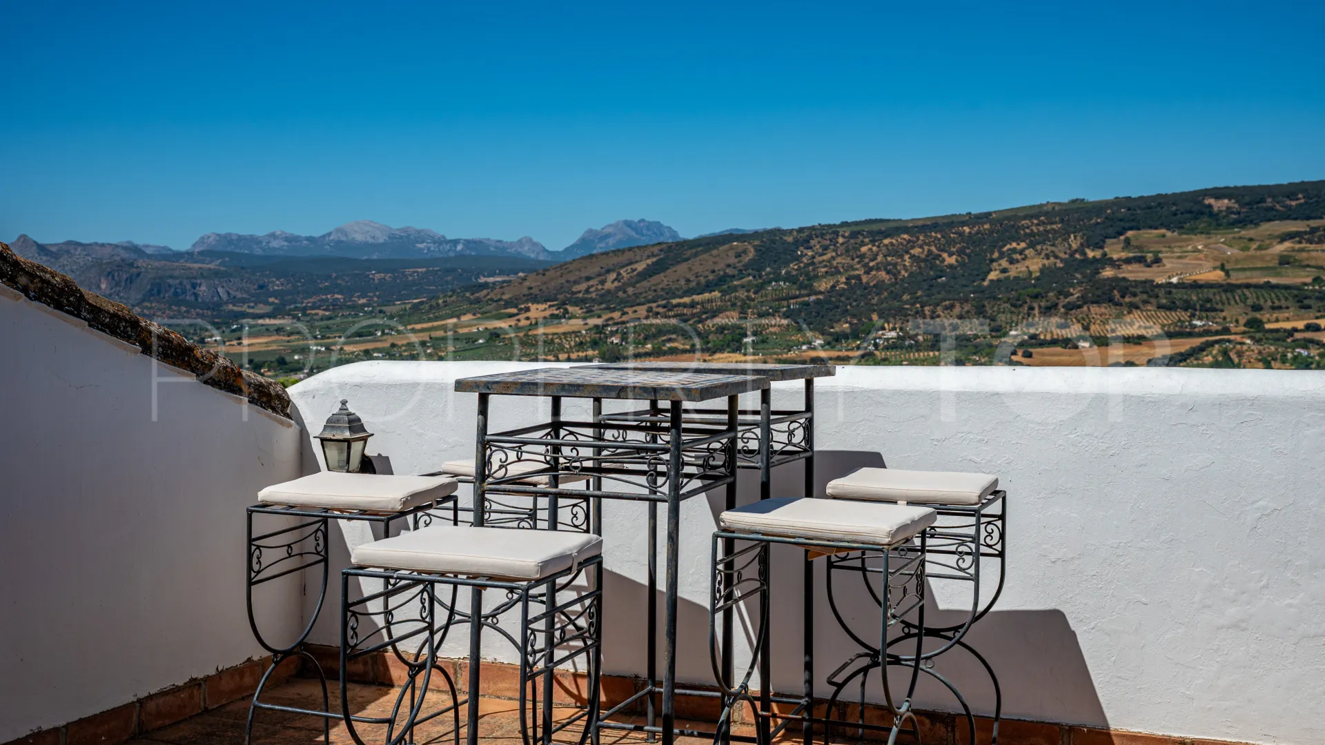 Buy country house in Ronda with 8 bedrooms