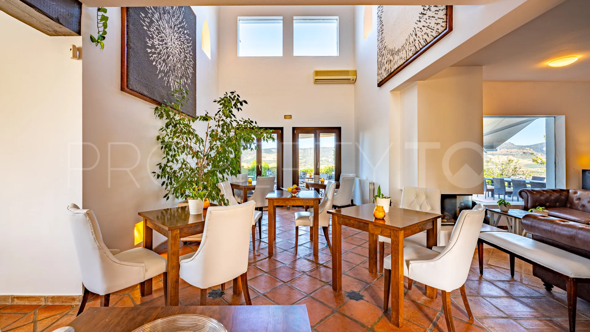 Buy country house in Ronda with 8 bedrooms