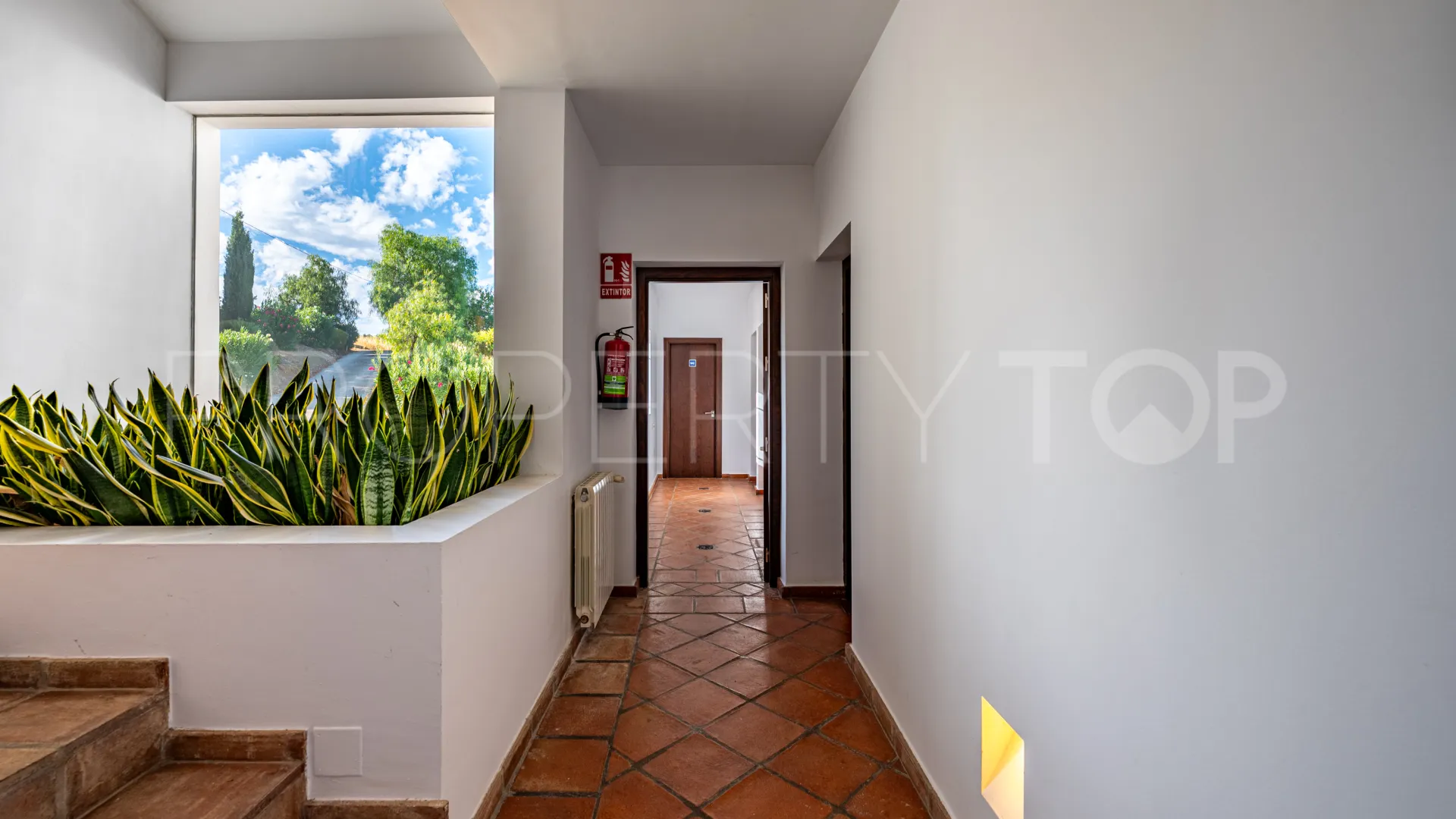 Buy country house in Ronda with 8 bedrooms