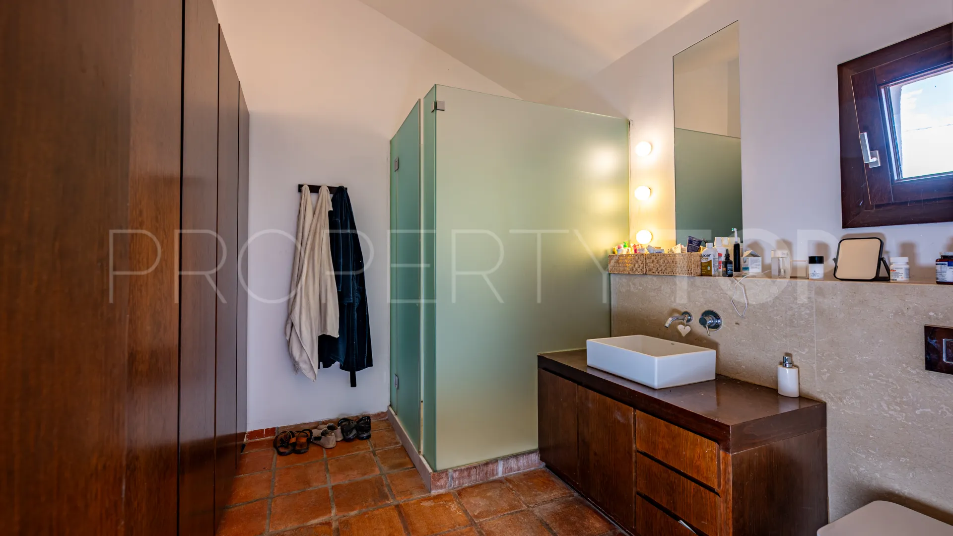 Buy country house in Ronda with 8 bedrooms