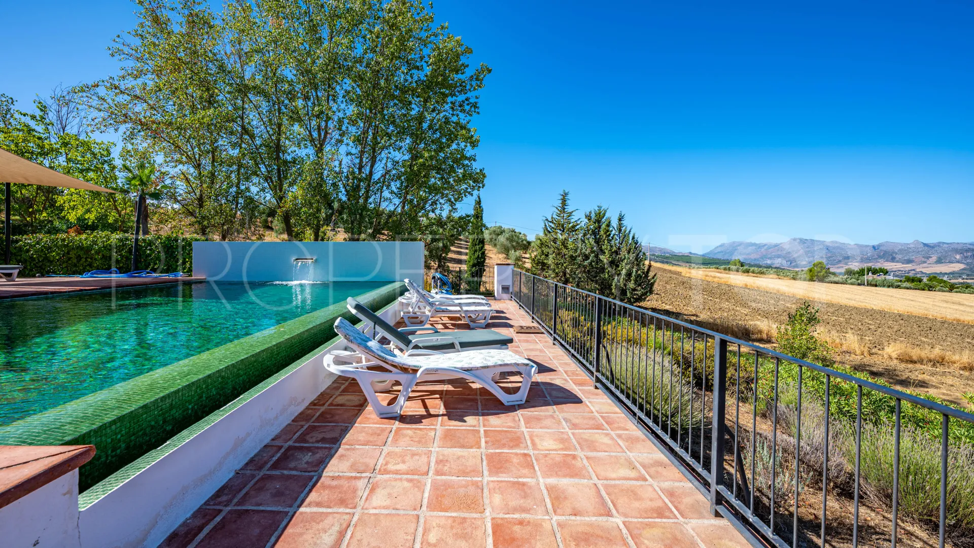 Buy country house in Ronda with 8 bedrooms