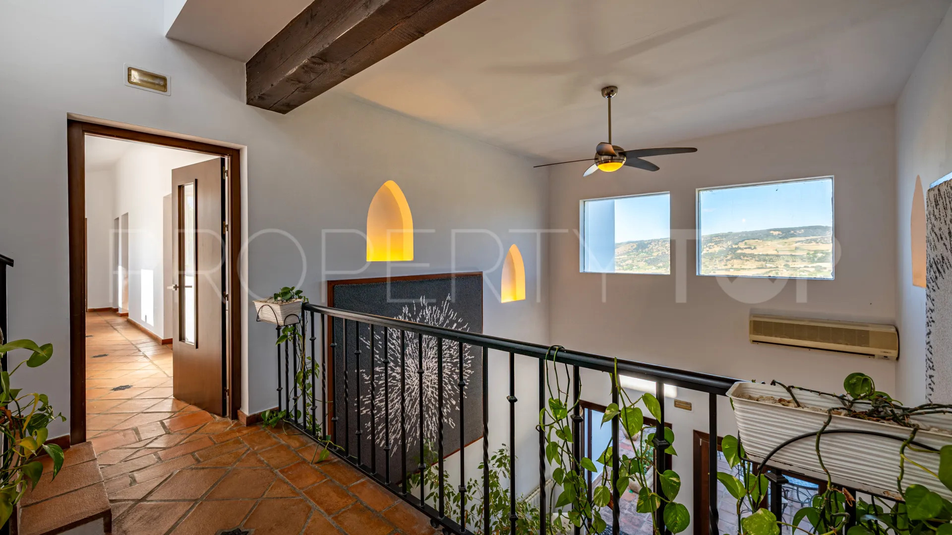 Buy country house in Ronda with 8 bedrooms