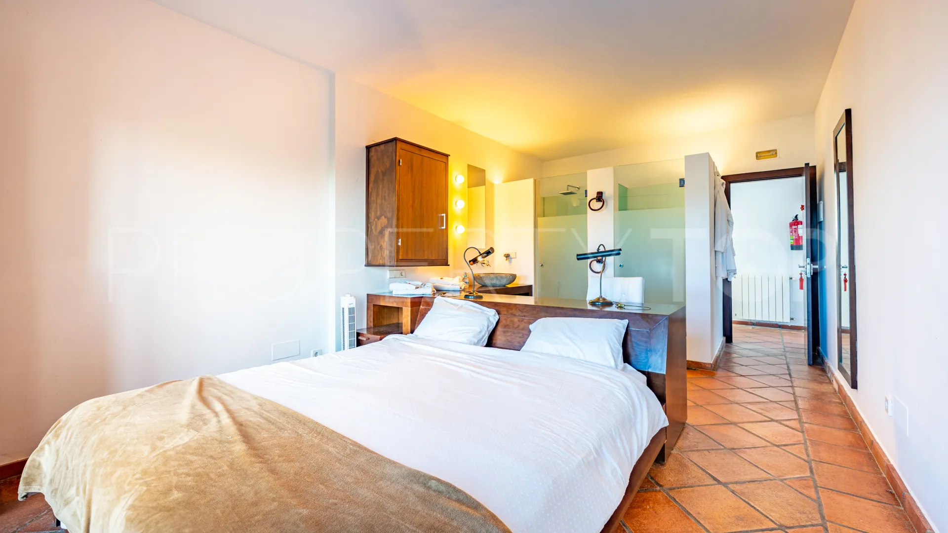 Buy country house in Ronda with 8 bedrooms