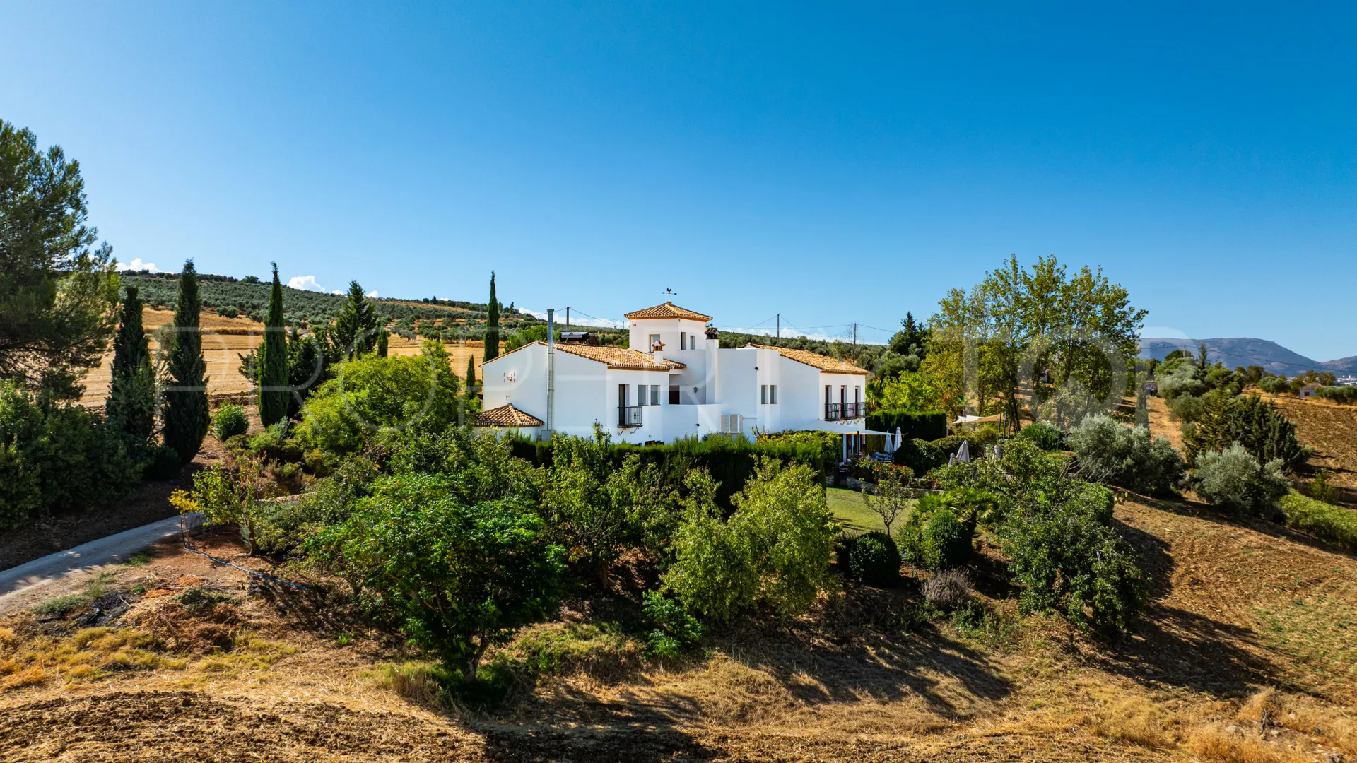 Buy country house in Ronda with 8 bedrooms