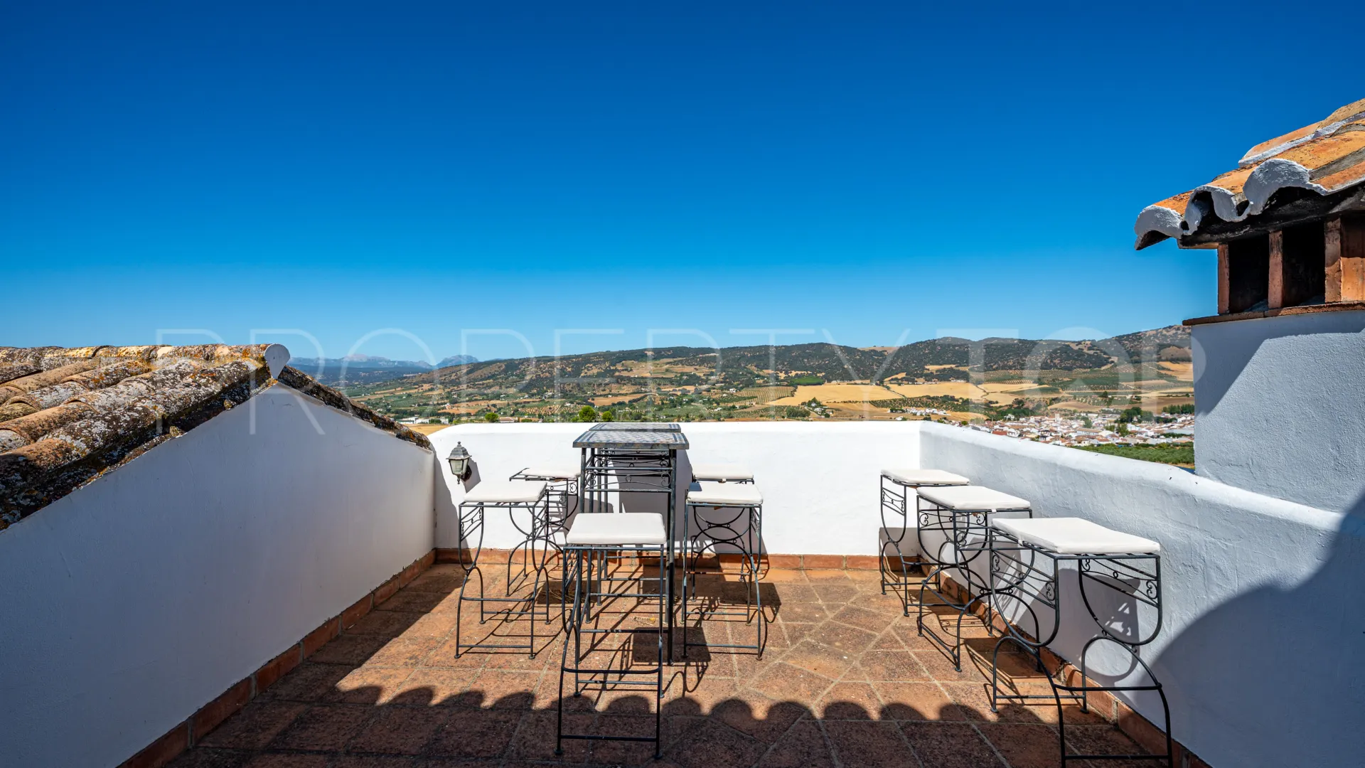 Buy country house in Ronda with 8 bedrooms