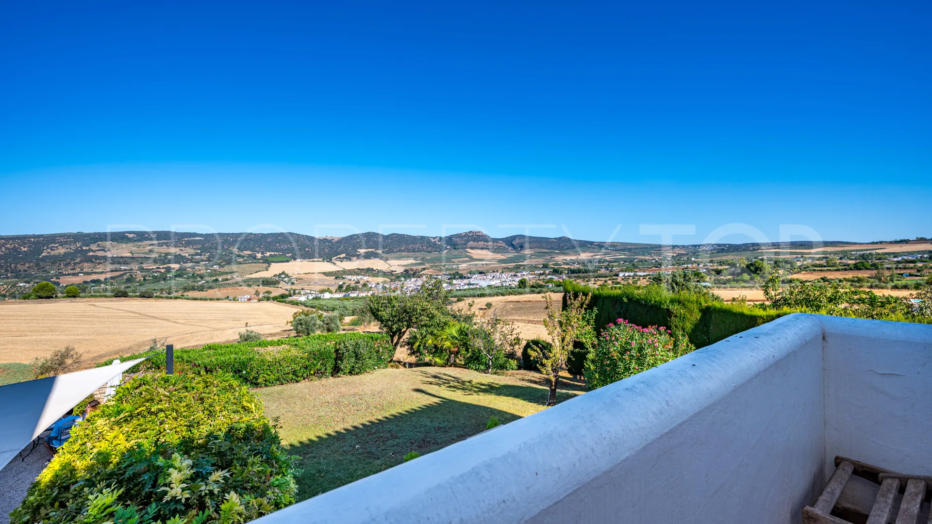 Buy country house in Ronda with 8 bedrooms
