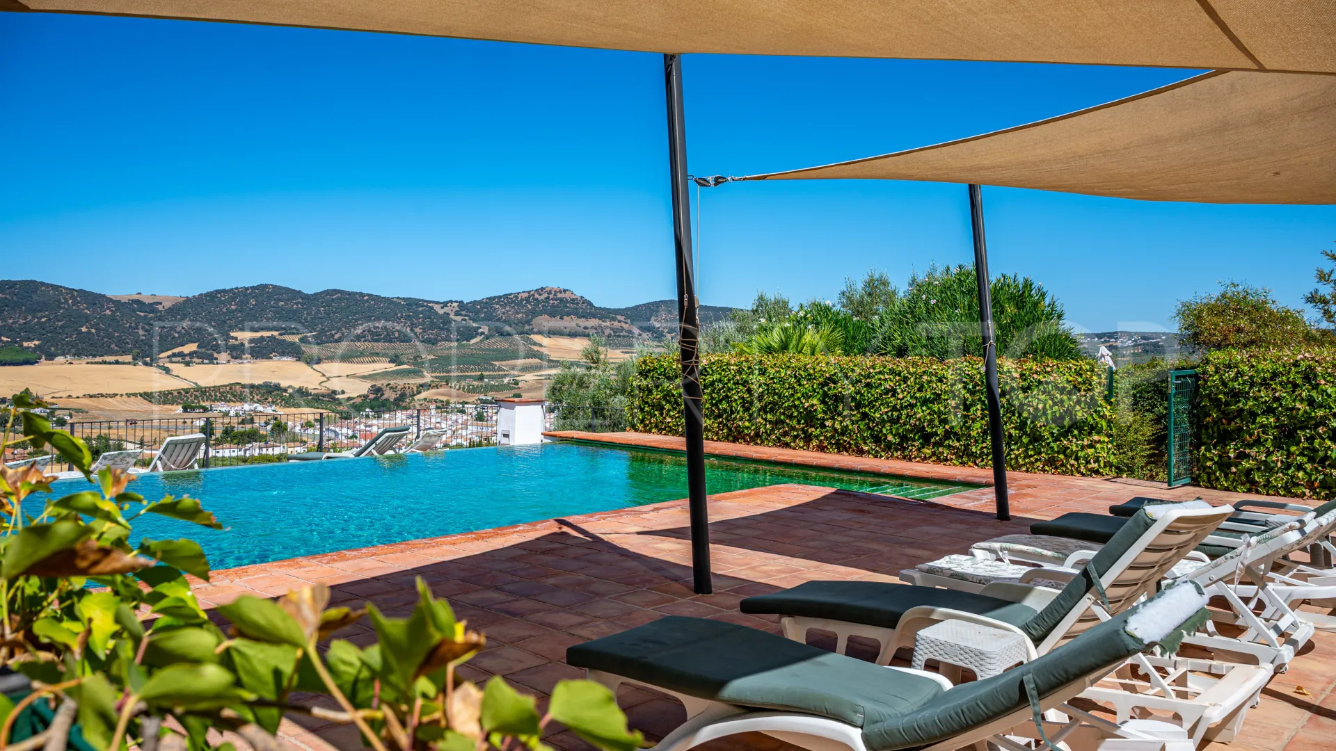 Buy country house in Ronda with 8 bedrooms