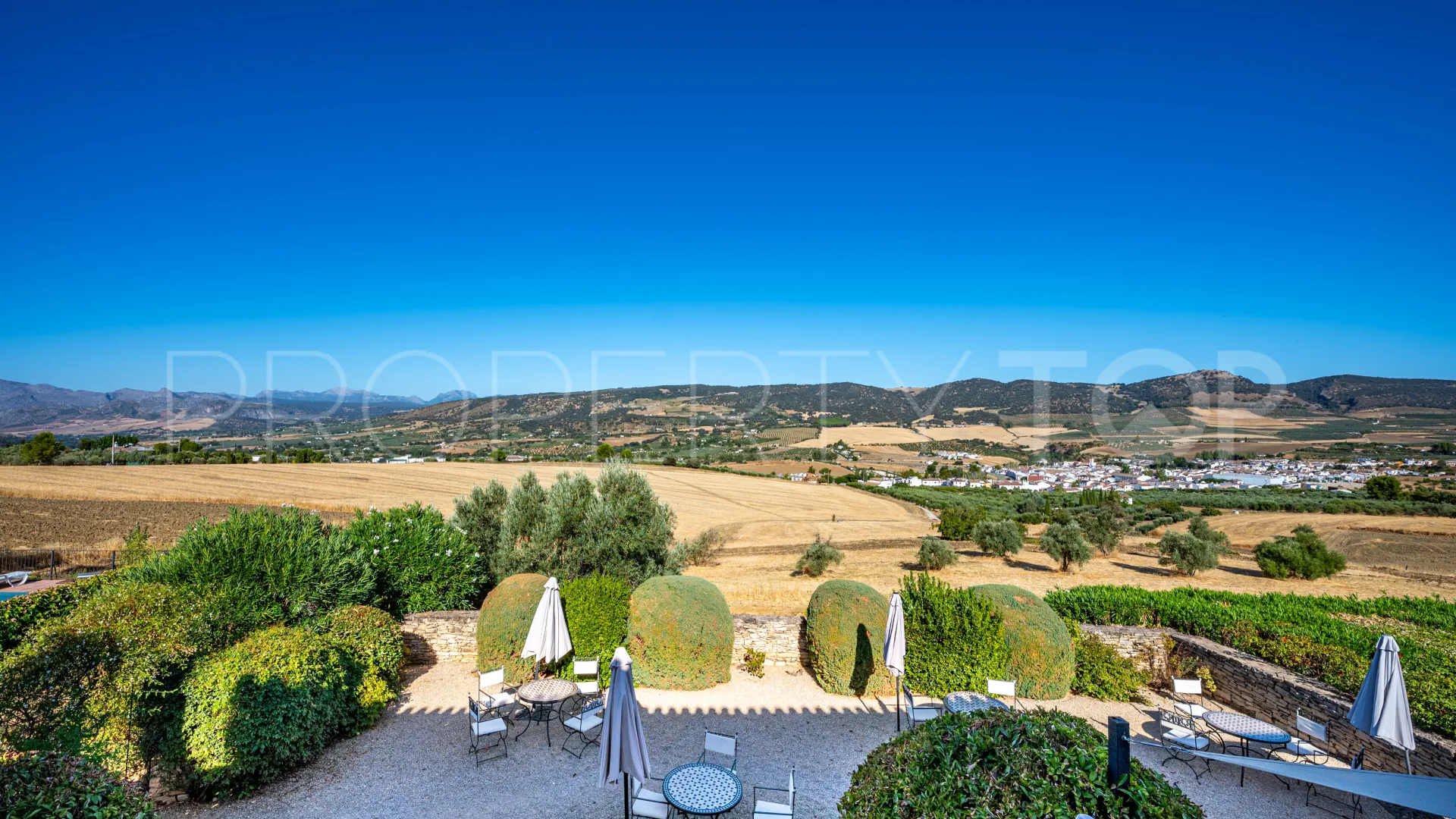 Buy country house in Ronda with 8 bedrooms
