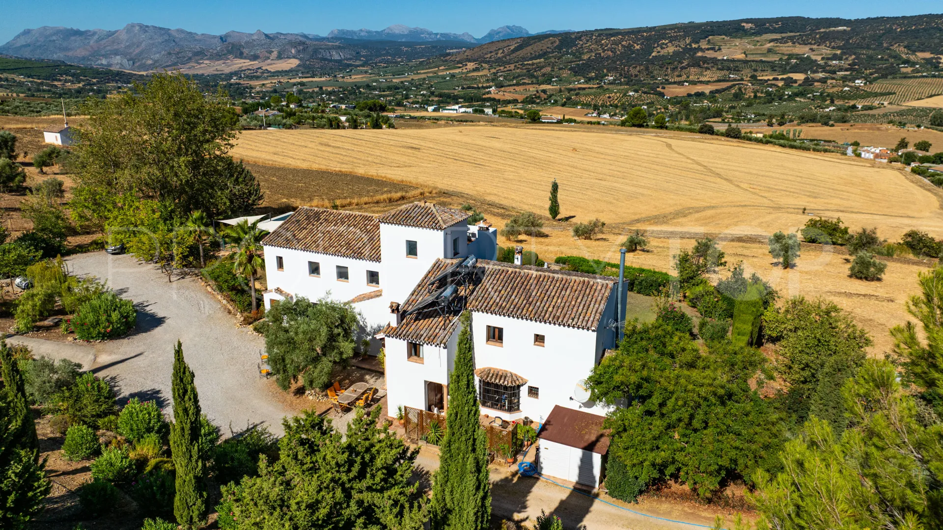 Buy country house in Ronda with 8 bedrooms