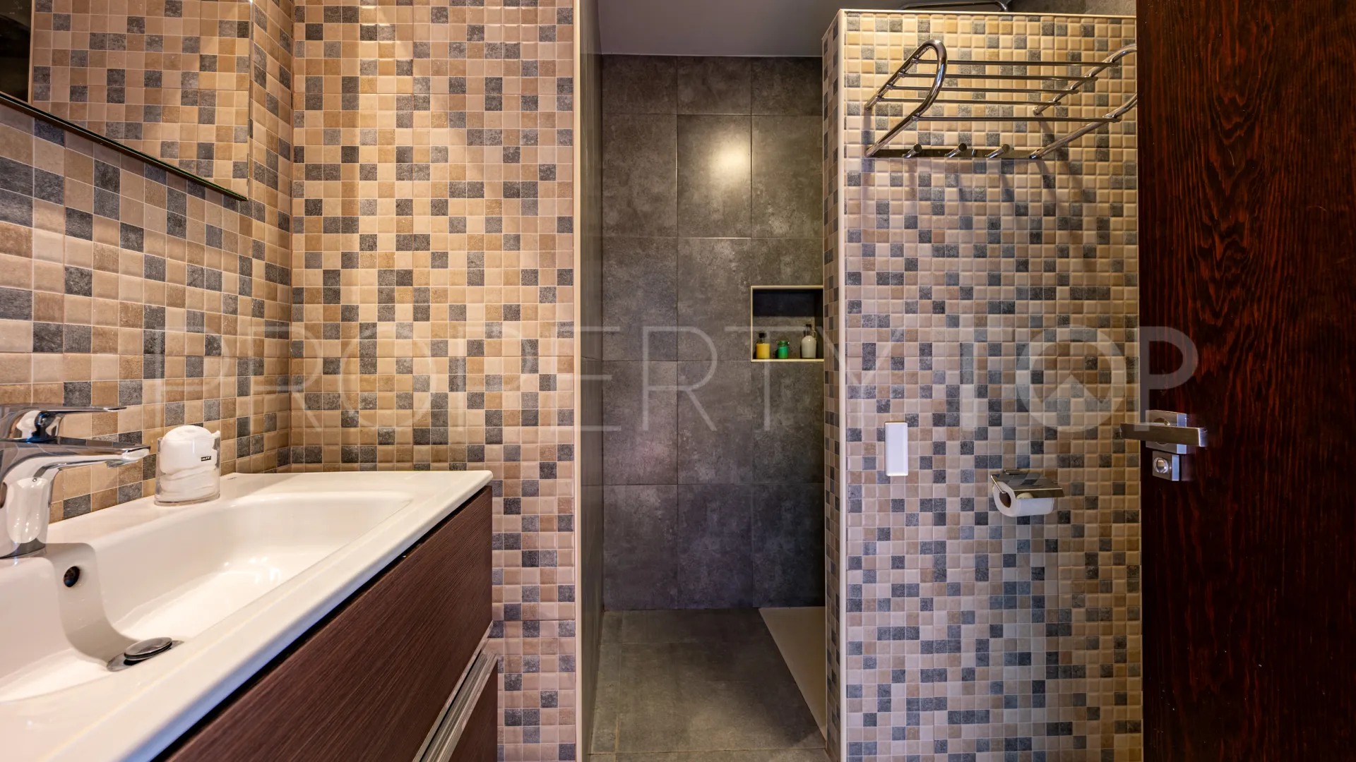 Buy country house in Ronda with 8 bedrooms