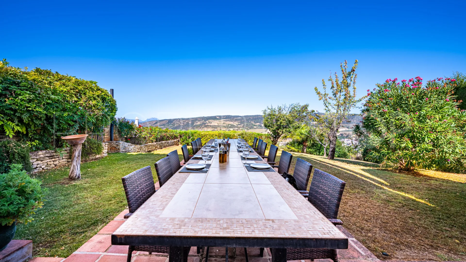 Buy country house in Ronda with 8 bedrooms